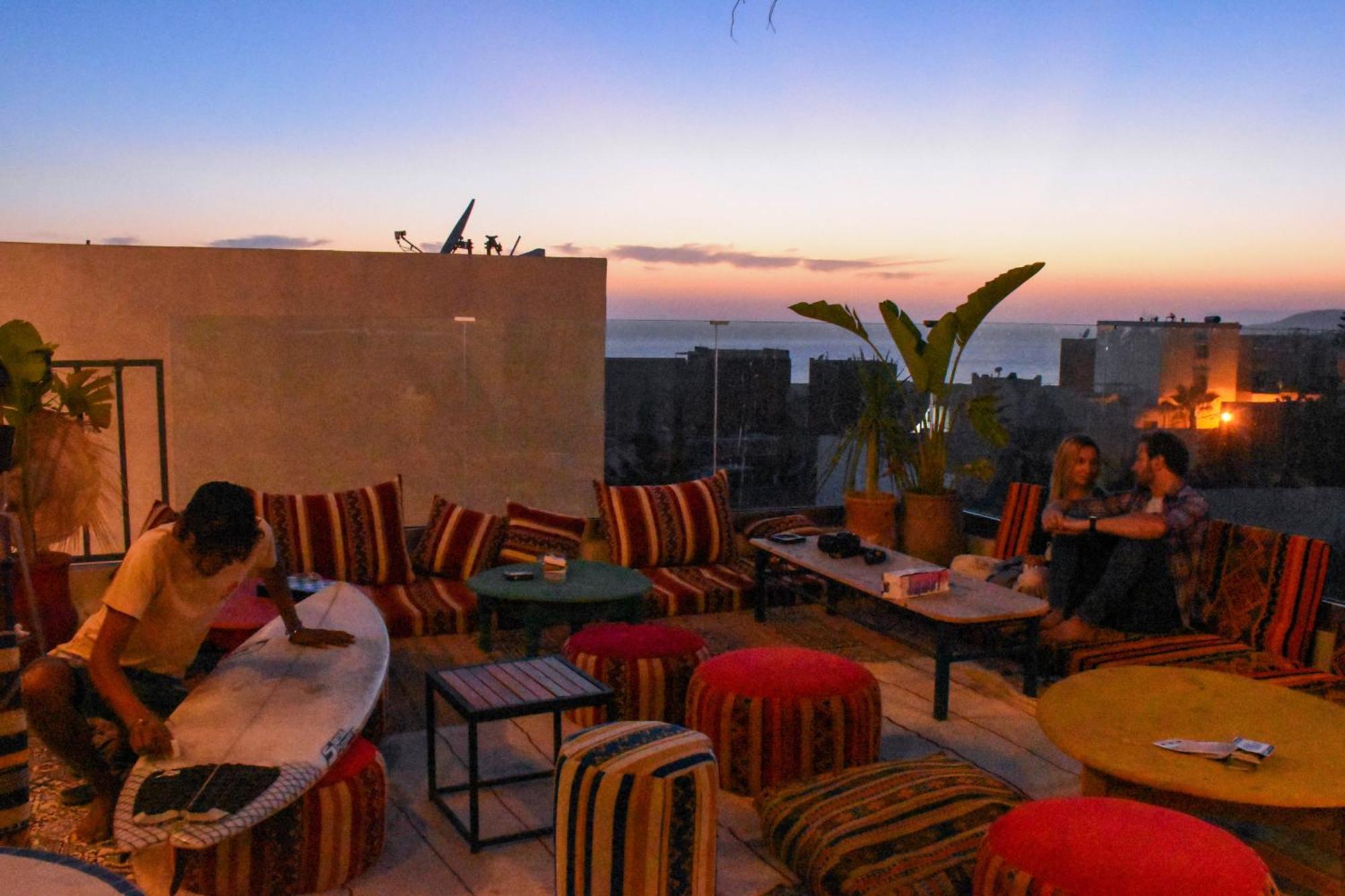 Playa Del Sol Surf House Hostel Tamraght Exterior photo